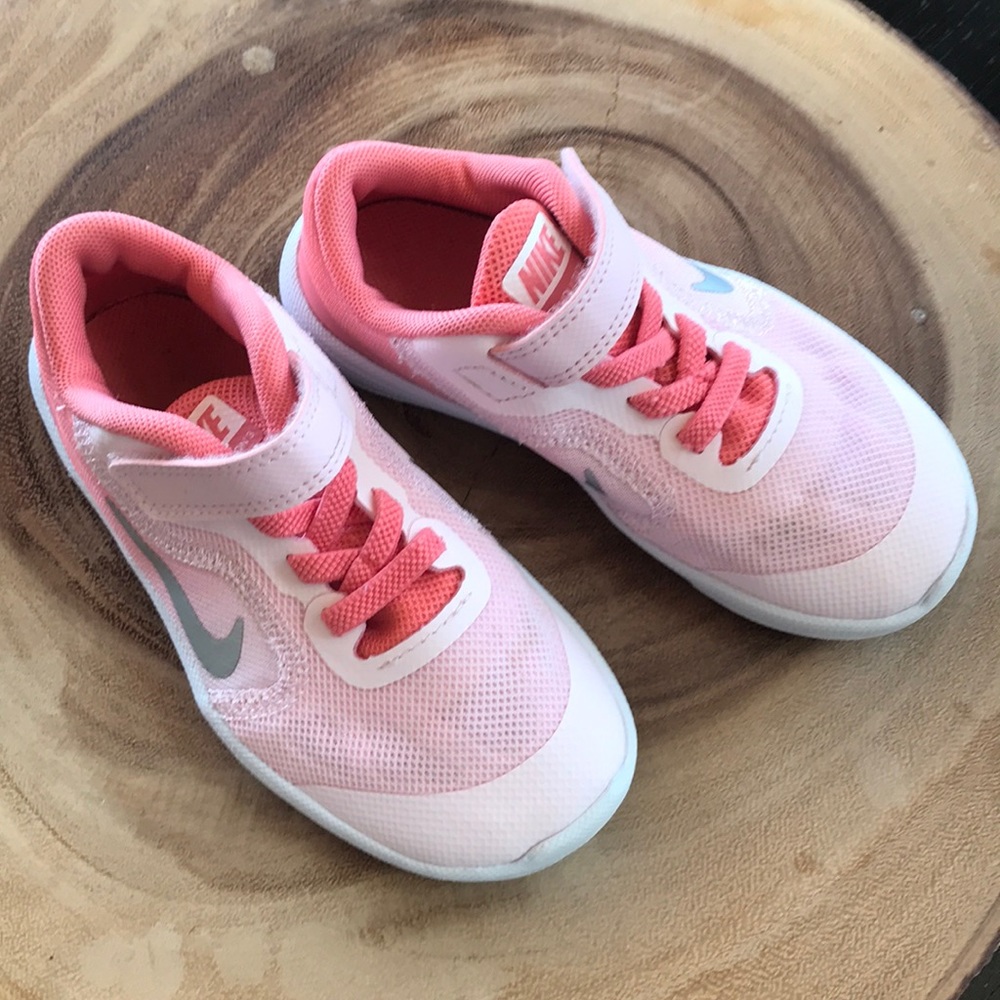 NWOT Nike Revolution 3 Toddler size 9C